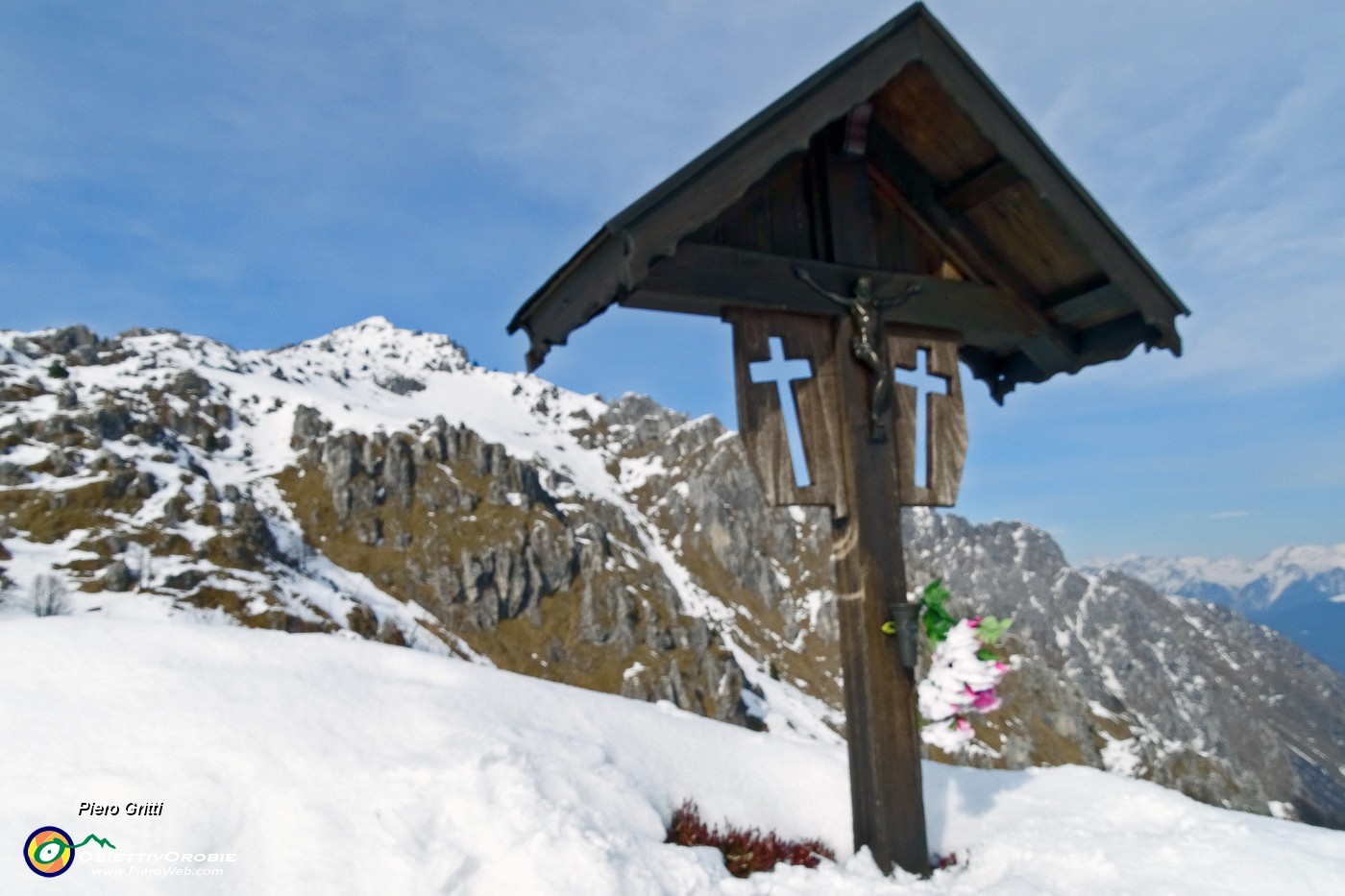 27 Dal Crocefisso al Passo di Grialeggio (1690 m) vista in Venturosa (2).JPG -                                